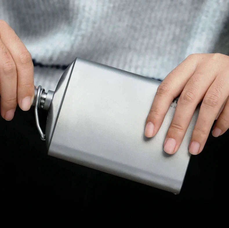 Portable Pure Titanium Hip Flask with Funnel, 200ml/260ml-Ta8603S-200ml