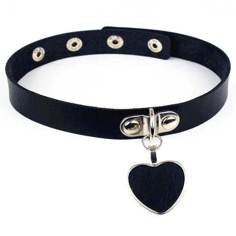 PU Leather Collar with Leash Gothic Heart Pendant Choker-Leash black