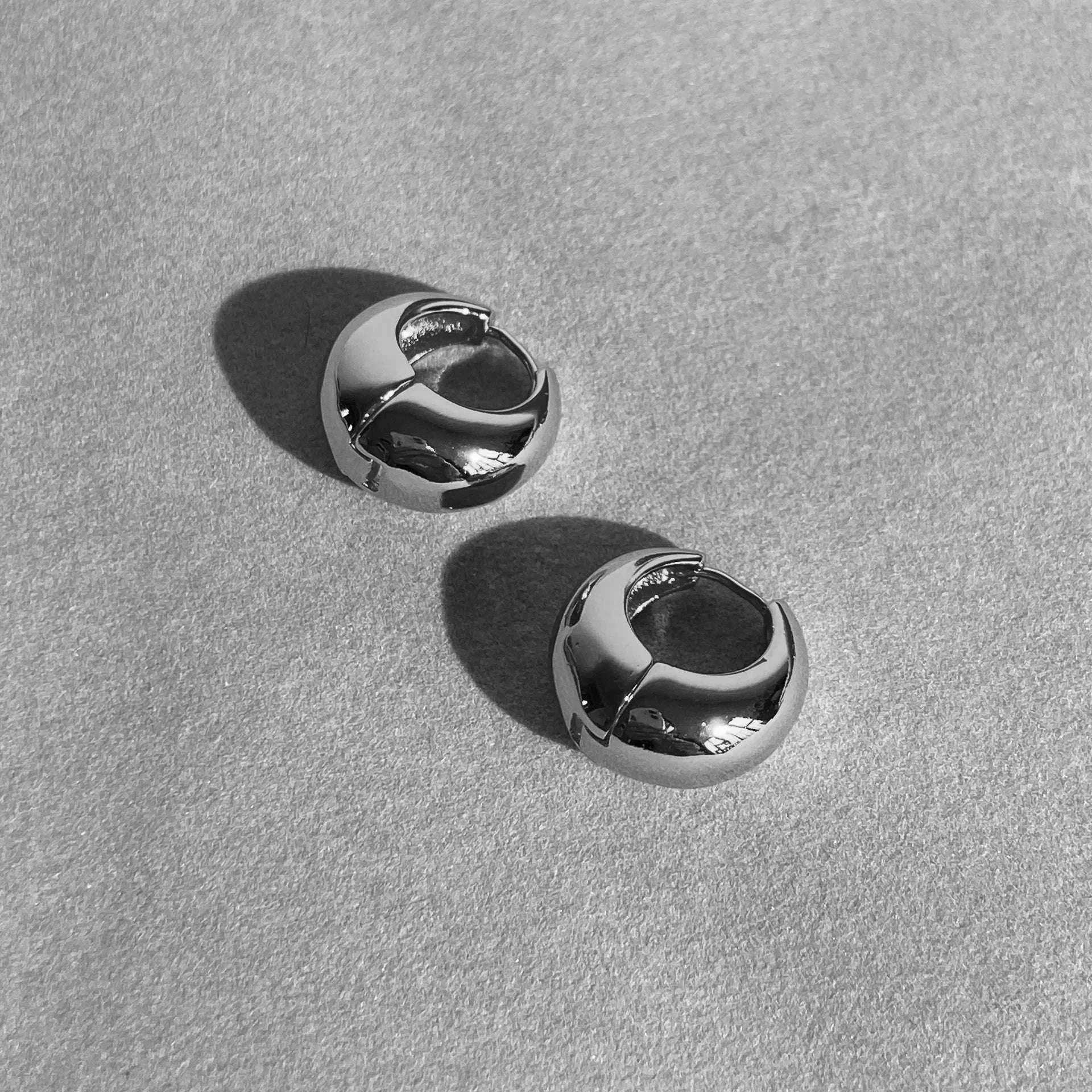 Punk Oval Hoop Earrings in Minimalist Metallic Style-661864