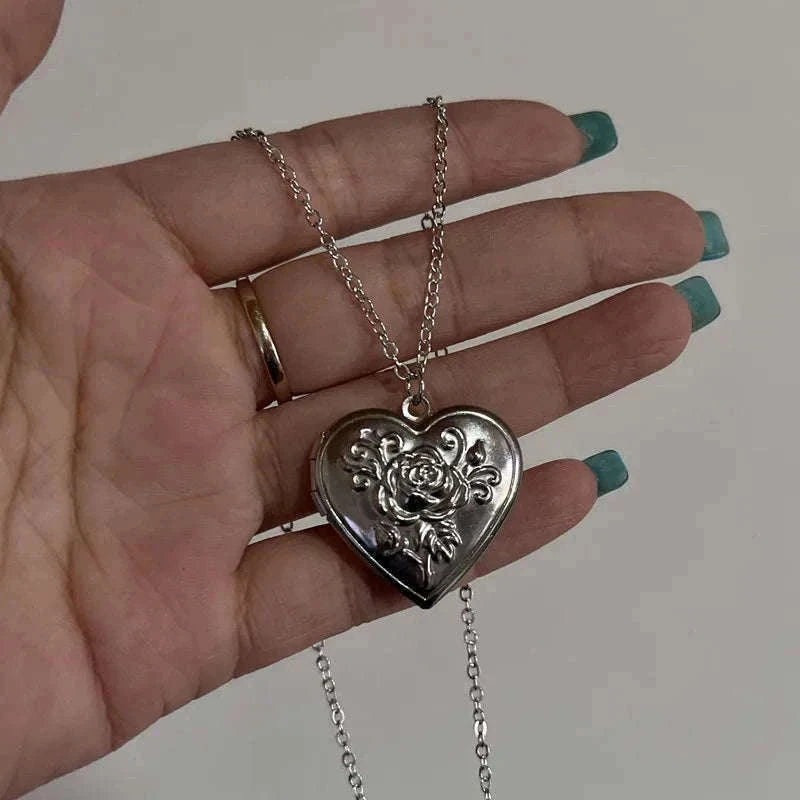 Romantic Heart Locket Photo Frame Pendant Necklace-06