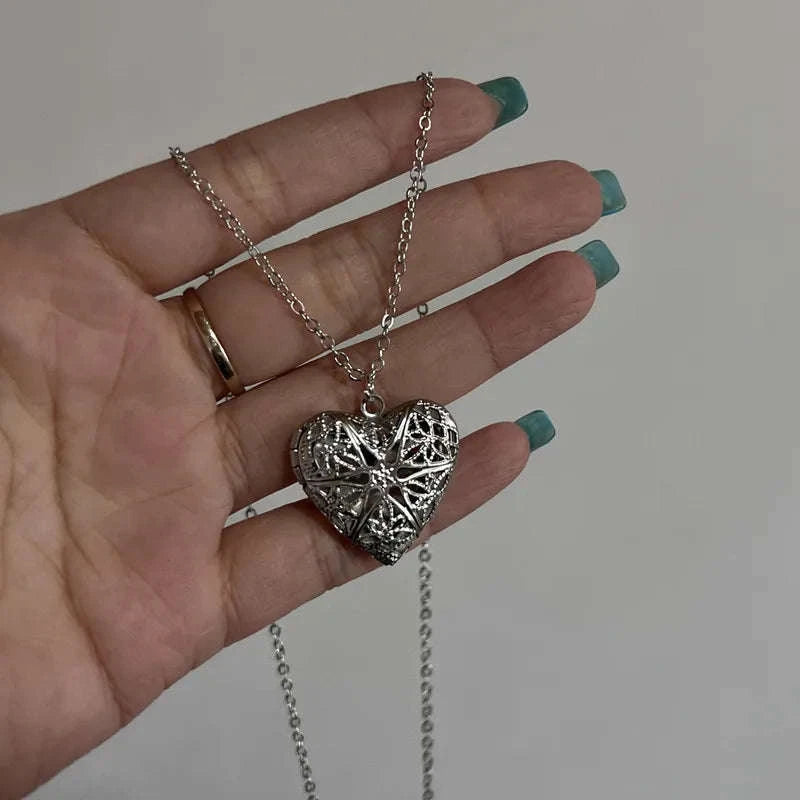 Romantic Heart Locket Photo Frame Pendant Necklace-06