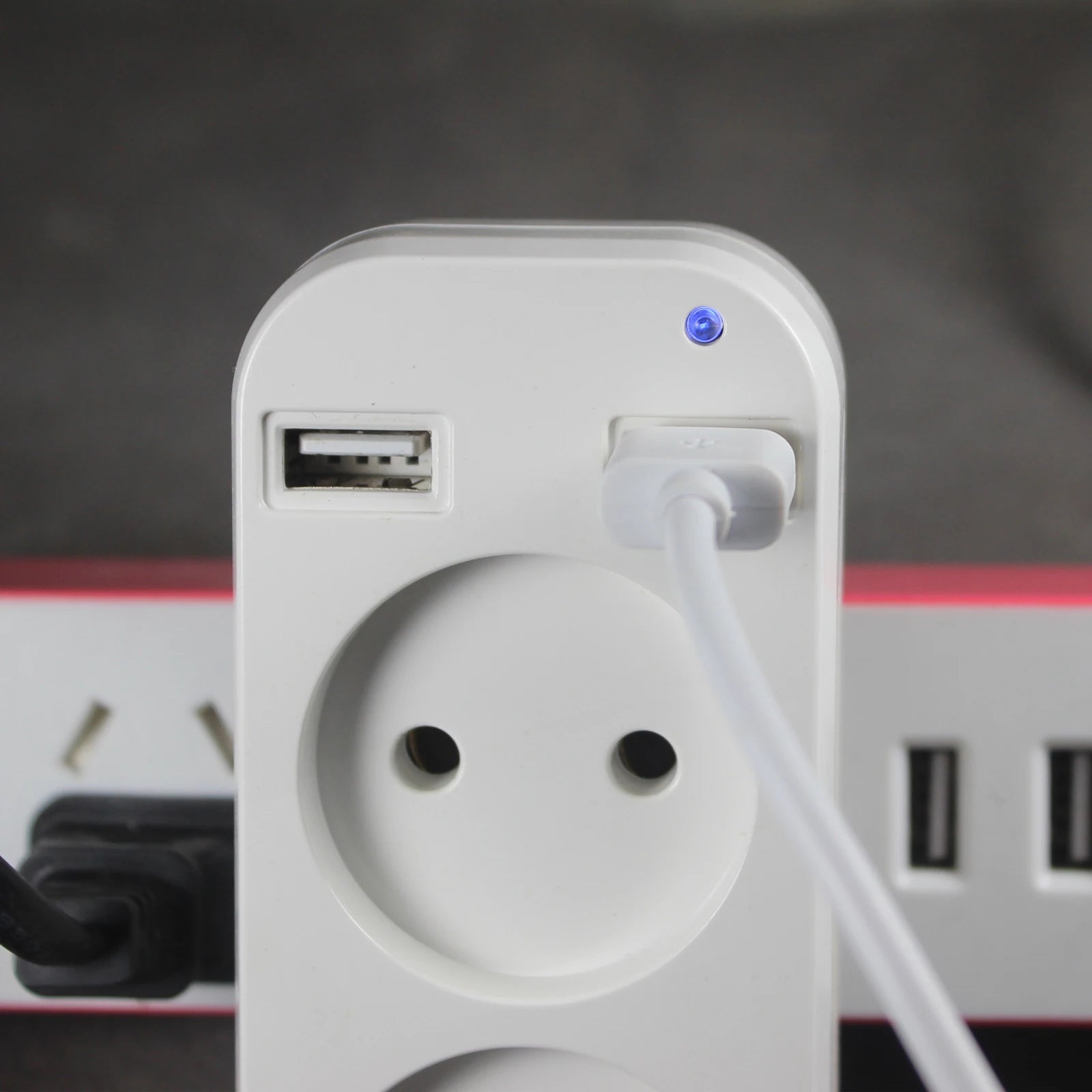 Adattatore prese/strip a muro EU 2023 con ciabatta elettrica a doppia presa portatile, 2 porte USB per telefoni cellulari, 1200W 250V, per smartphone e tablet