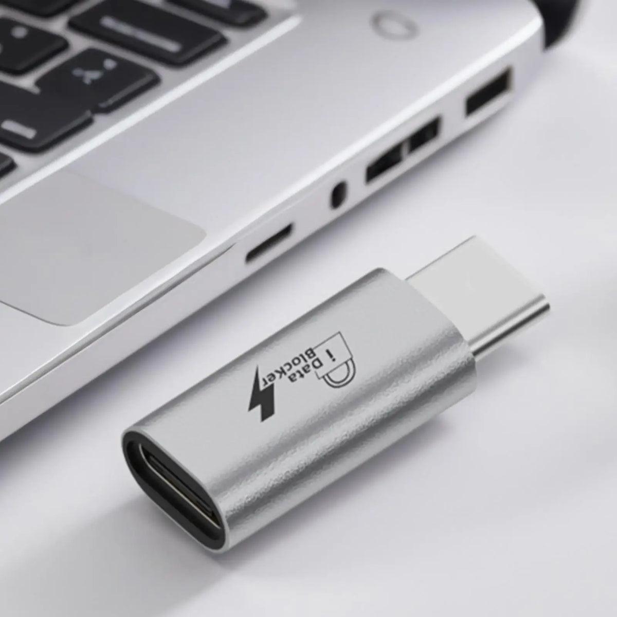 Adaptor USB pentru blocare de date la încărcare