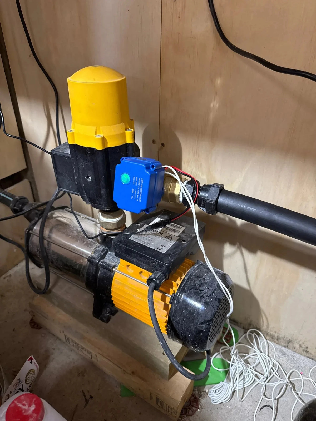 Water Leak Detector with Automatic Shut Off Valve