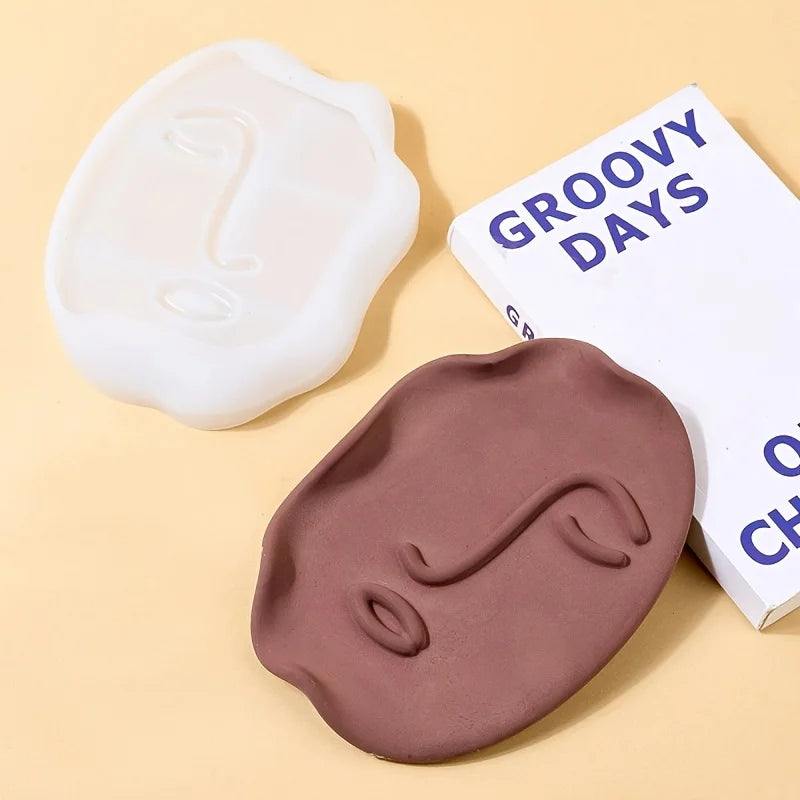 Molde de silicone para tabuleiro de resina com rosto abstrato