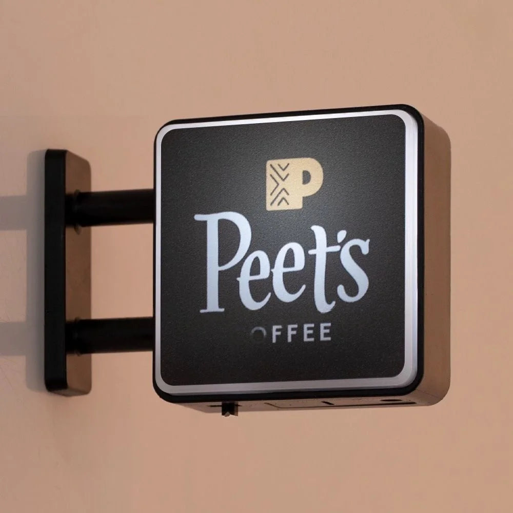 Svetovo klasické kávové značky svetelné nápisy na chladničke kávovar dekor Lavassa káva Illy káva Peet's Coffee