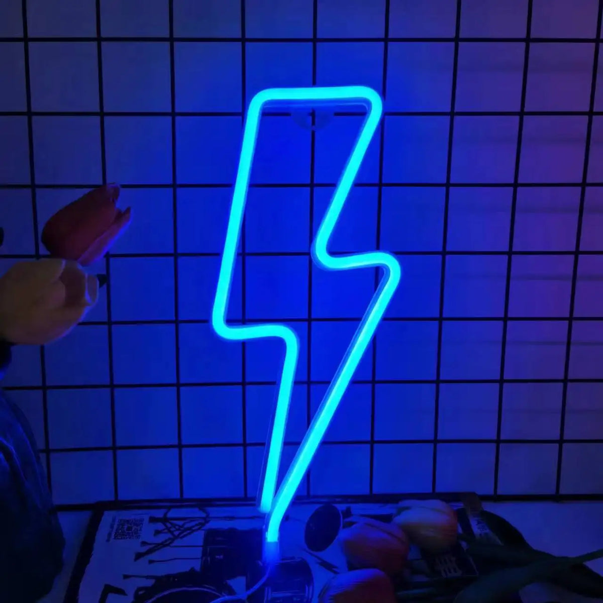 Neonska LED svjetiljka u obliku munje