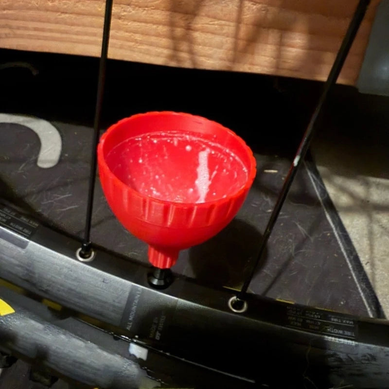 Schrader-ventil tublöst däck sealant-funnel