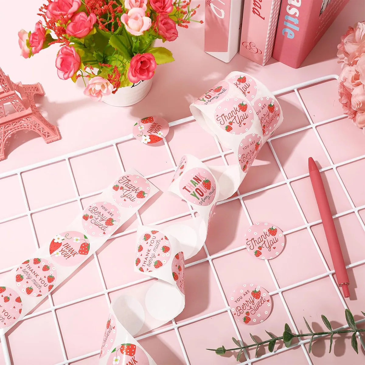 500pcs Strawberry Thank You Stickers，DIYAdhesive Labels Envelope Gift Sealing Stickers Birthday Party Cupcake Decoration Sticker