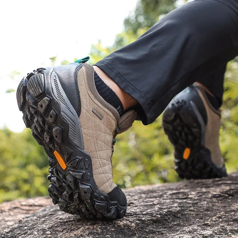 Chaussures de randonnée en daim pour hommes avec semelles extérieures en caoutchouc