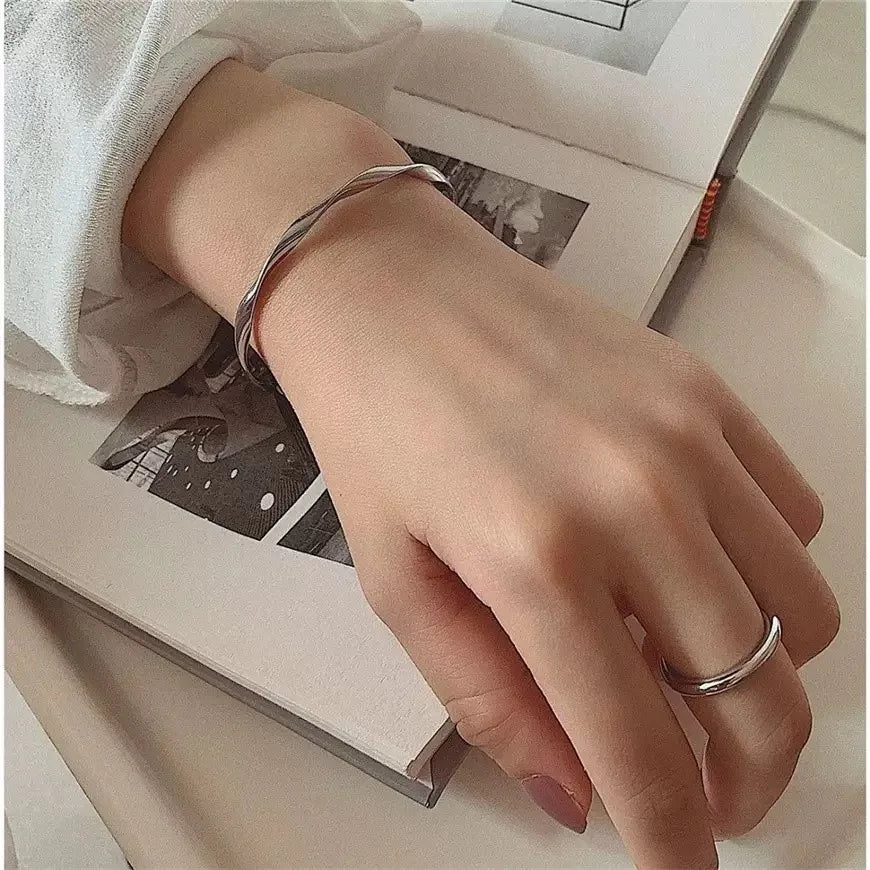 2025 New Fashion Creative Unique Design Style Minimalist Geometric Bending Shape Adjustable Bracelet, Suitable For Mothers to Se 