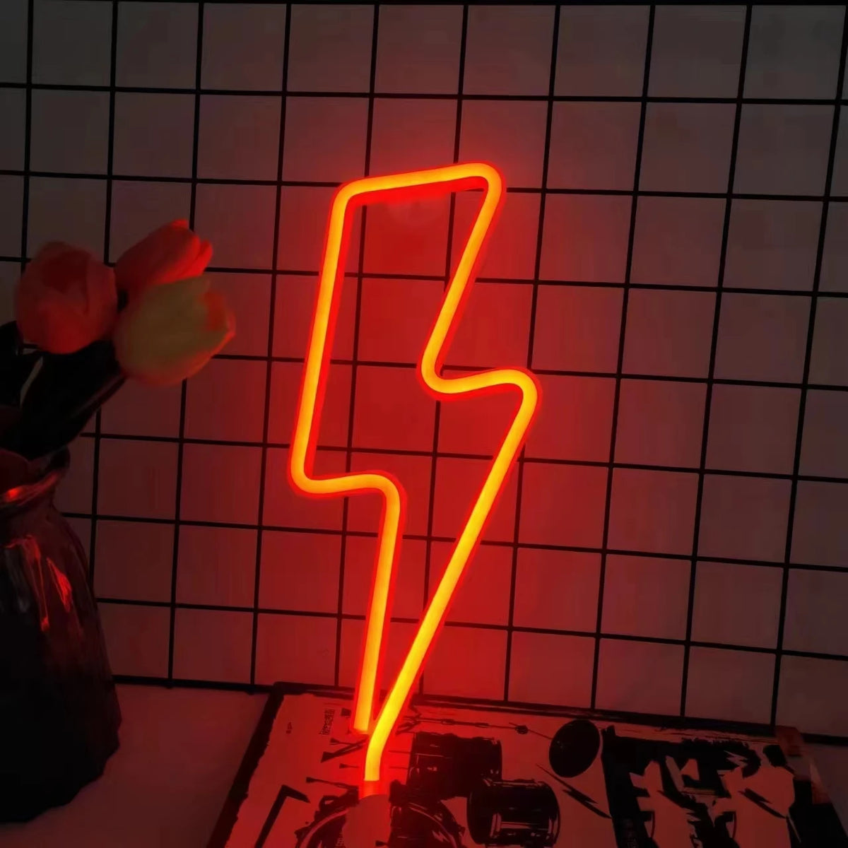 Neonska LED svjetiljka u obliku munje