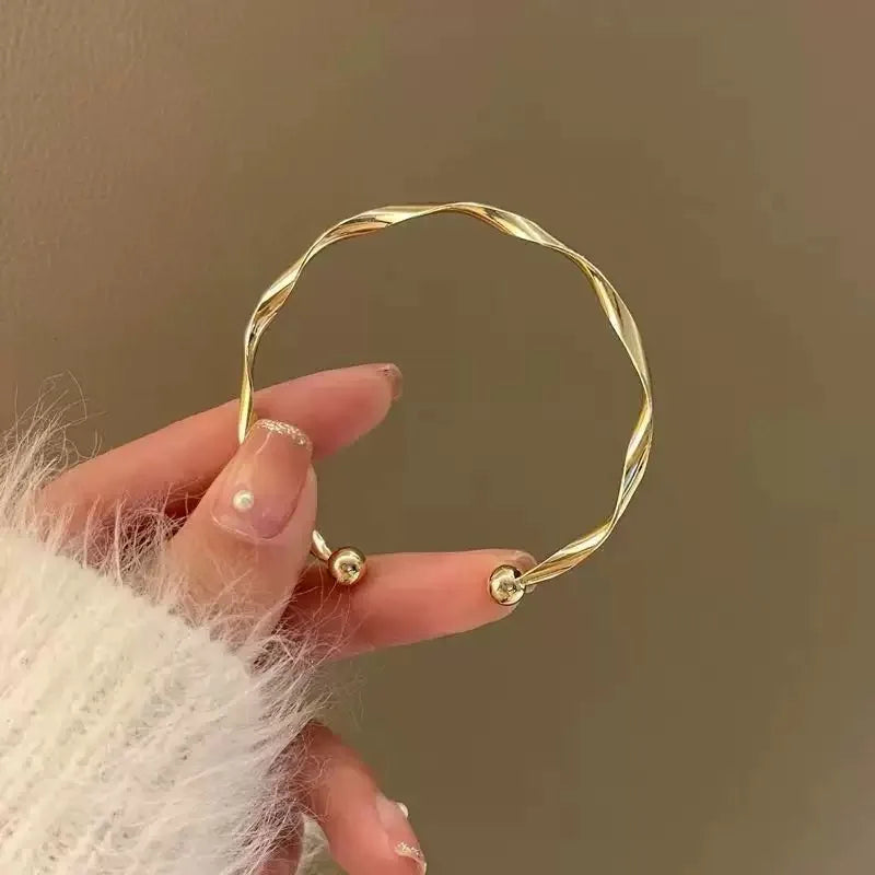 2025 New Fashion Creative Unique Design Style Minimalist Geometric Bending Shape Adjustable Bracelet, Suitable For Mothers to Se 