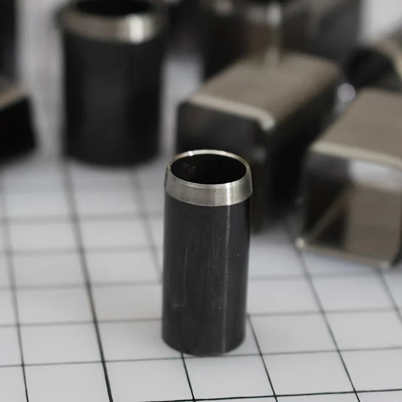 Conjunto de ferramentas para extremidades de cintos e correias em pele