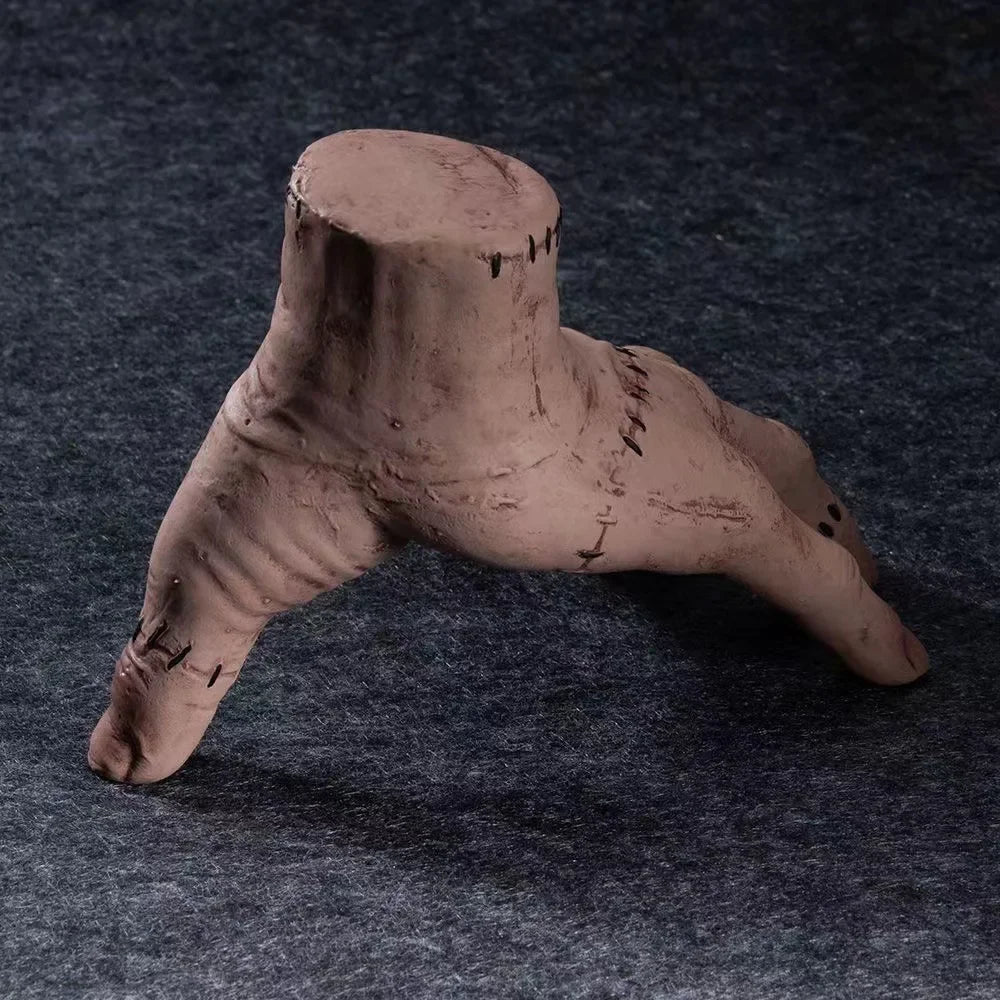 Creepy Thing Hand Skräckrekvisita – Halloween Dekoration för Skrivbord och Fest