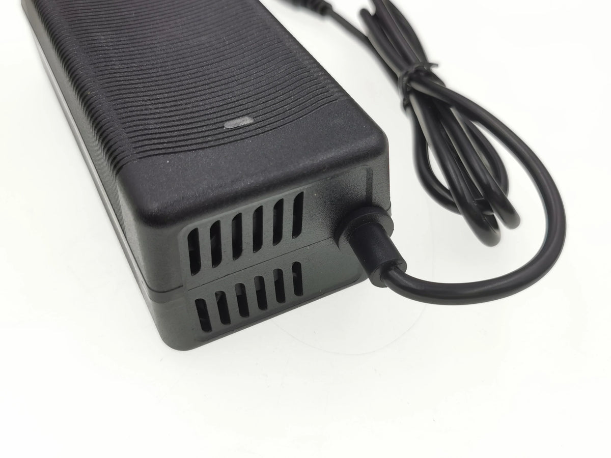 Nabíjačka lítiových batérií 16.8 V 5 A