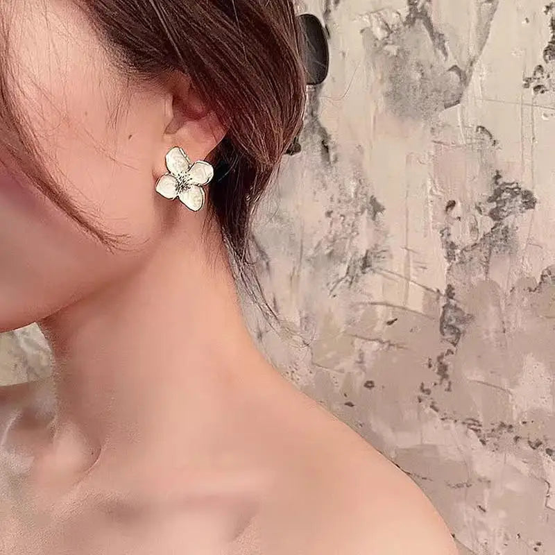 Fashion Korean Women Retro Drip Glaze Red Flower Earrings Women for Delicate Earrings Luxury Couple Engagement Jewelry Gift 