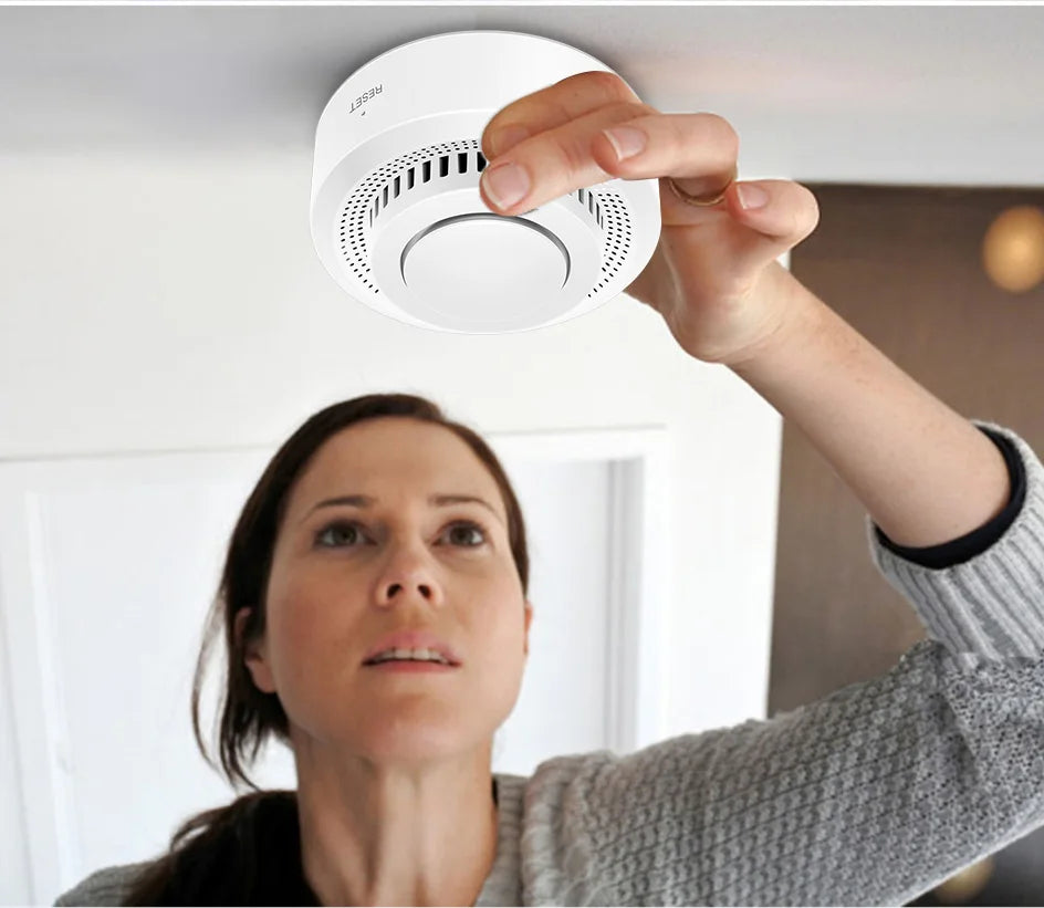 Tuya Smart WiFi Smoke Sensor Fire Protection Smoke Detector 85dB Sound Security System Firefighters  Smartlife APP Control 