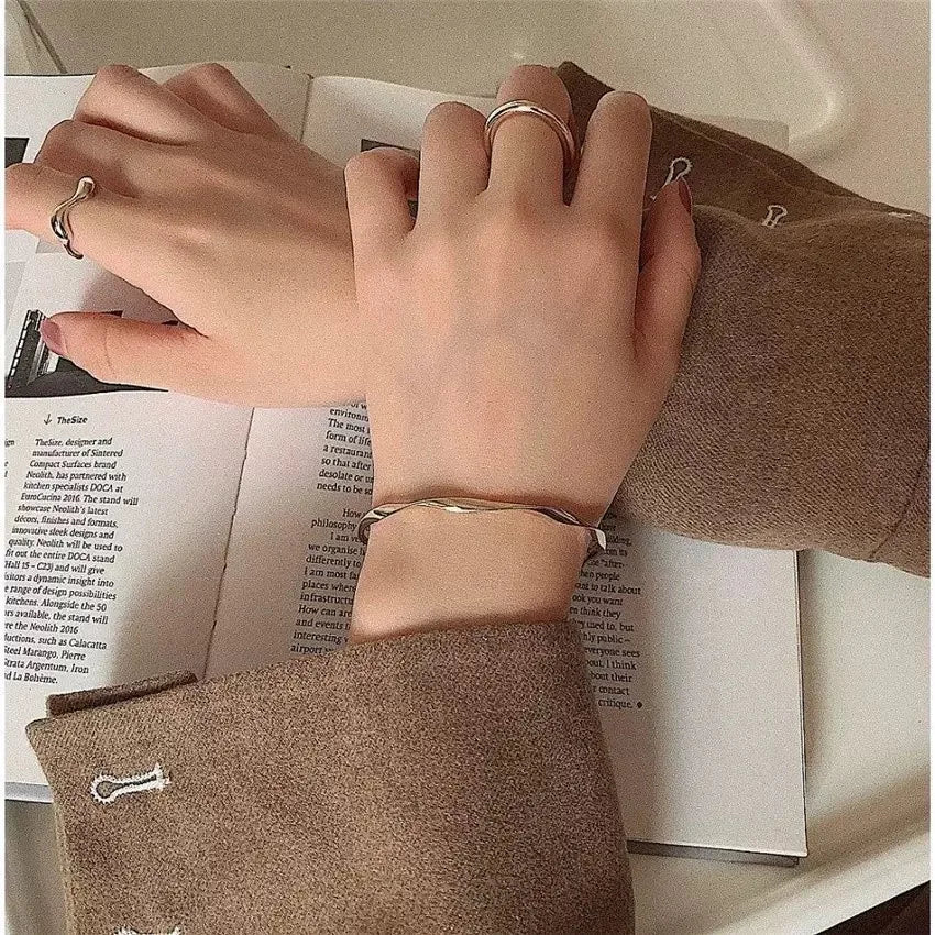 2025 New Fashion Creative Unique Design Style Minimalist Geometric Bending Shape Adjustable Bracelet, Suitable For Mothers to Se 