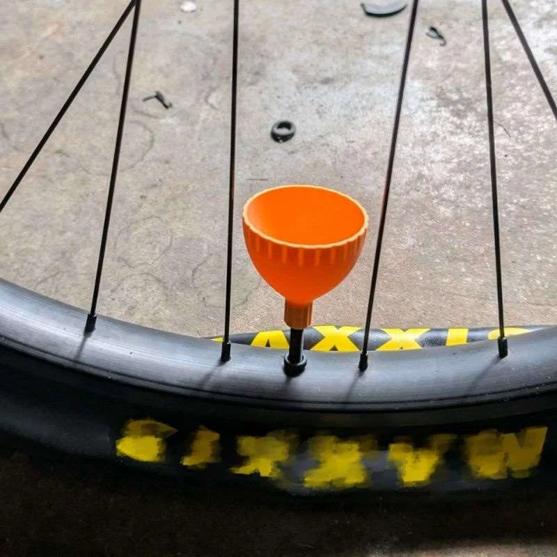 Schrader-ventil tublöst däck sealant-funnel