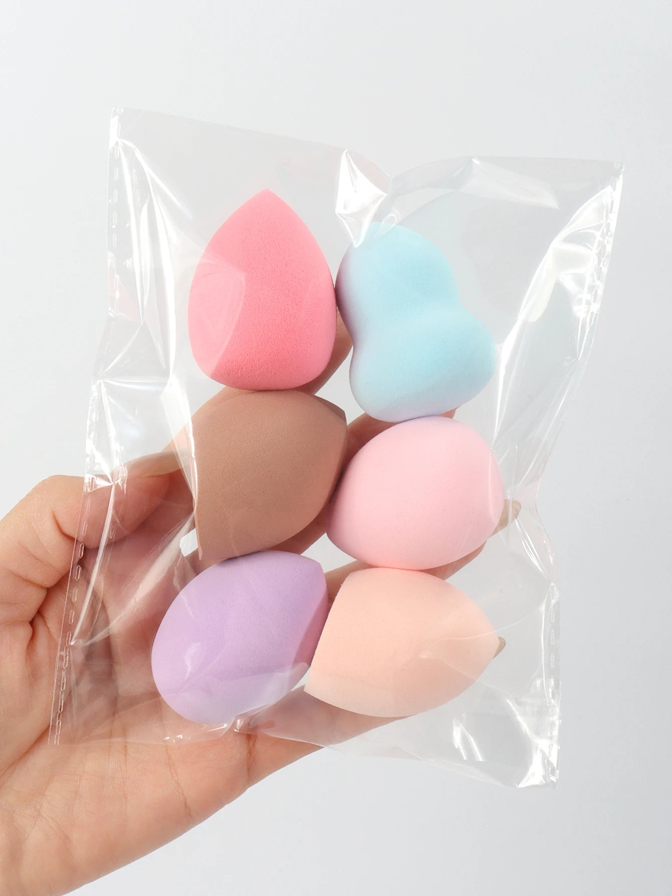 Medium Size Beauty Sponge 6/12/24/36/60 Pieces, Random Color and Shape, Foundation Mixing Beauty Sponge, Liquid, Cream and Powde 