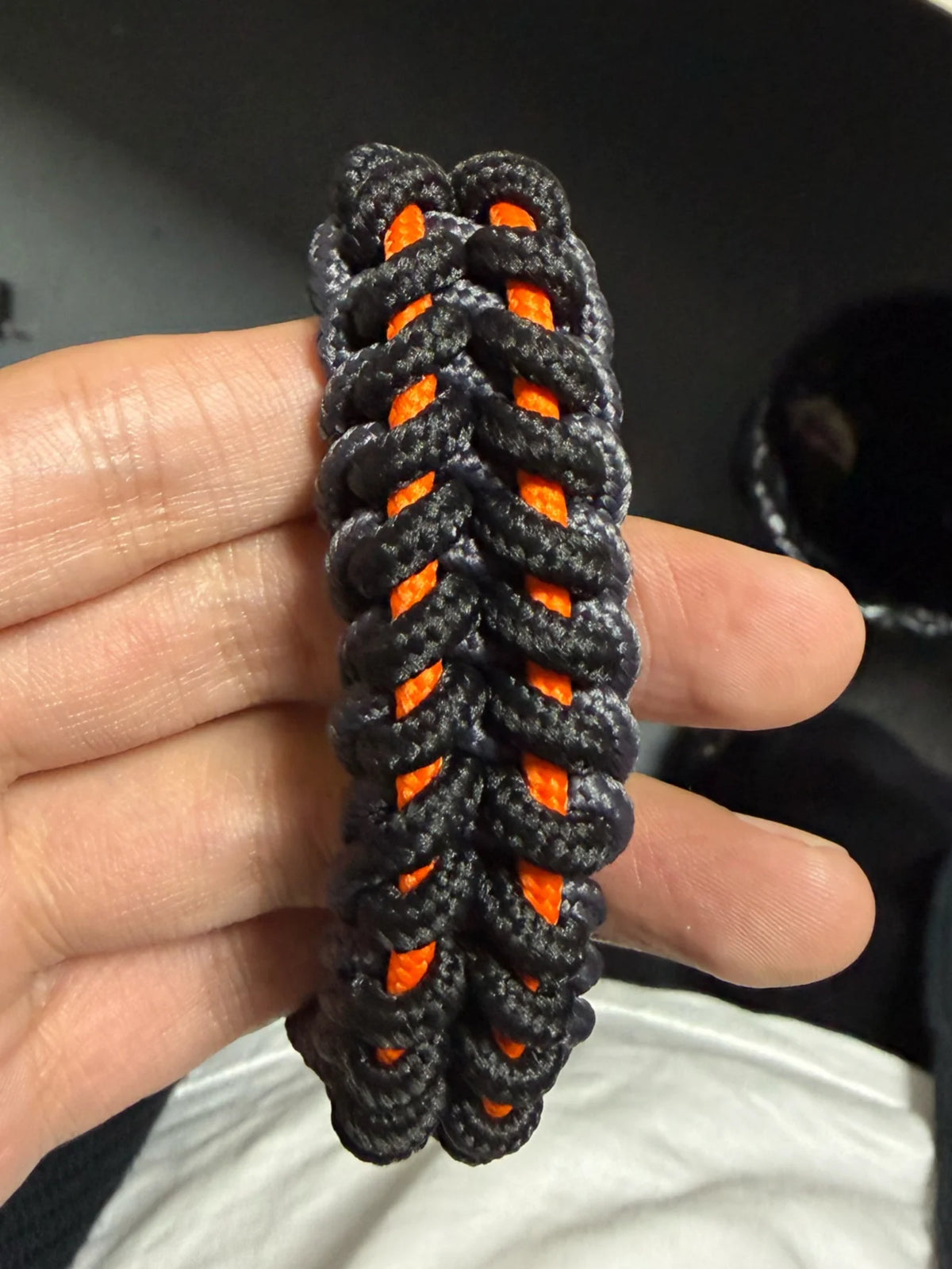 Outdoor Survival Paracord Bracelet - Handwoven Tactical Rope, Unique Closure, for Camping Hiking
