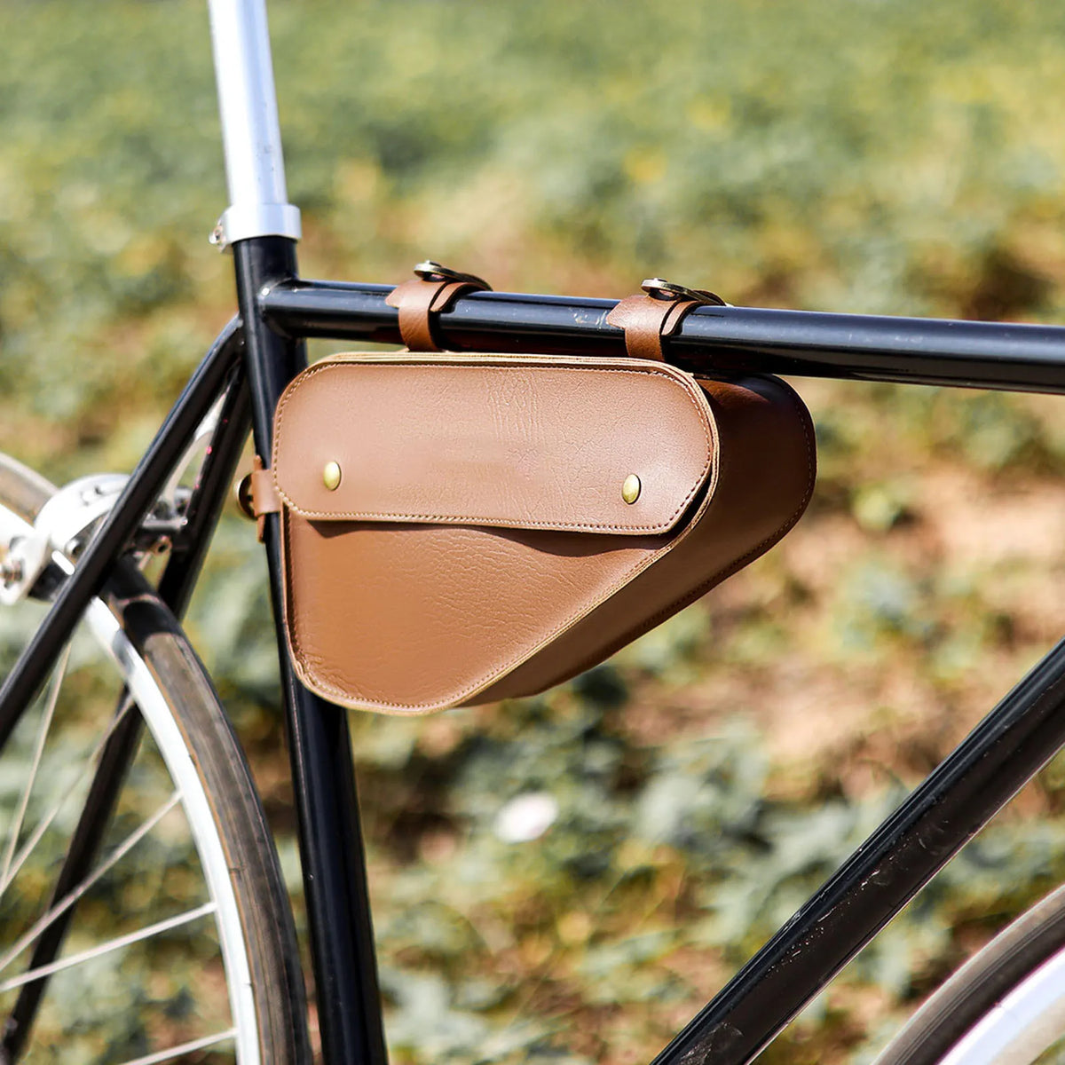 Bolsa estreita para quadro de bicicleta com posições ajustáveis para a correia