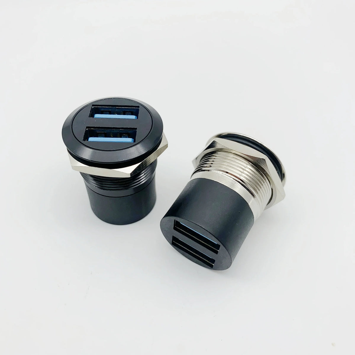 Thread 2.0/3.0 -moduulin USB-dataliitäntä, kaksoisliitäntä 86-paneelikaapin C-U-liittimeen, SB-liitin