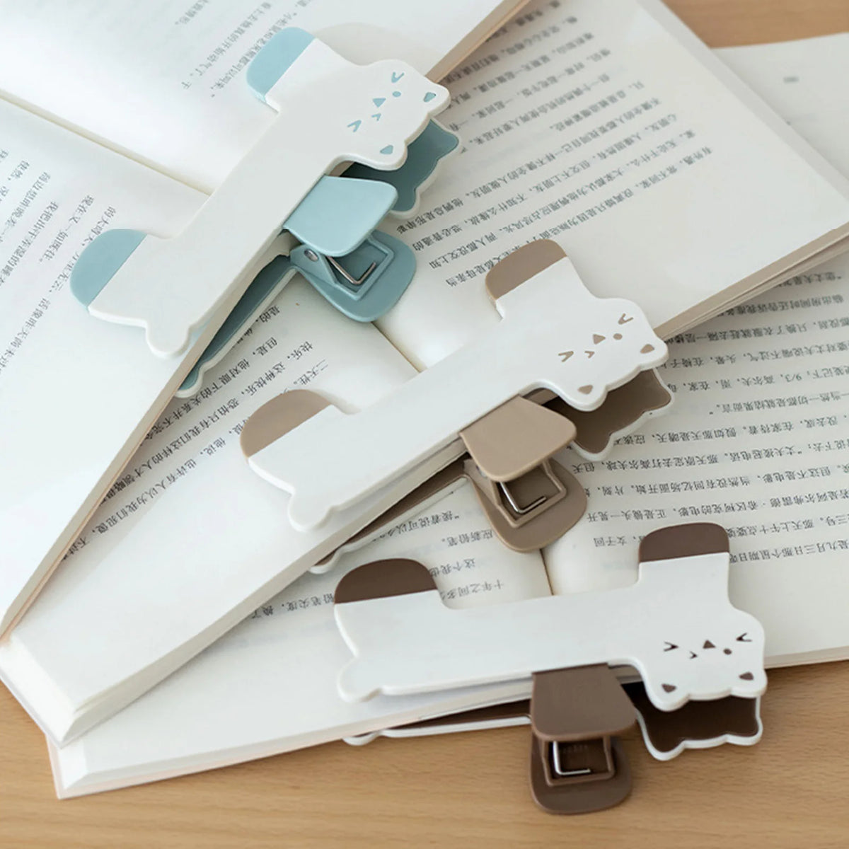 Щипка за страници на книга във формата на котка