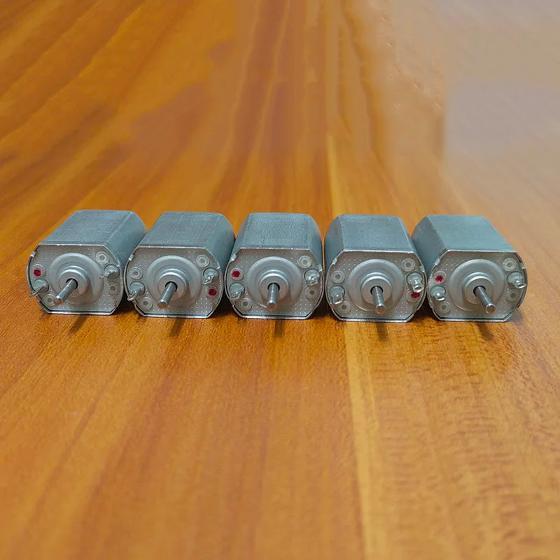 HO 1:87 Model Train Motor, Three-Pole 12 V, One Piece