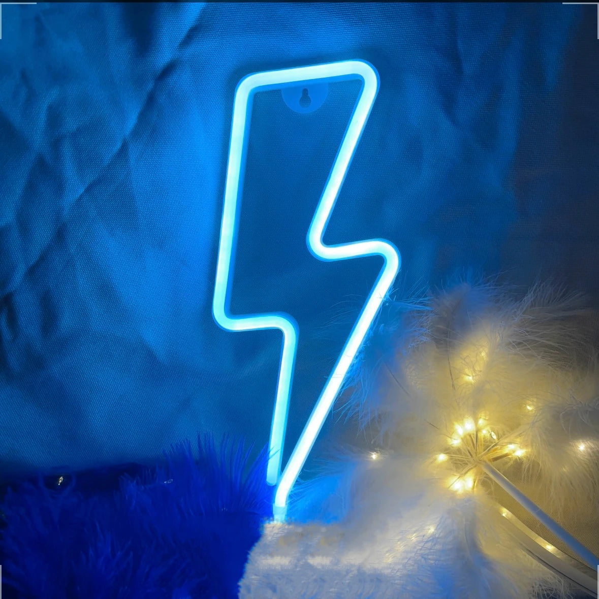 Neonska LED svjetiljka u obliku munje