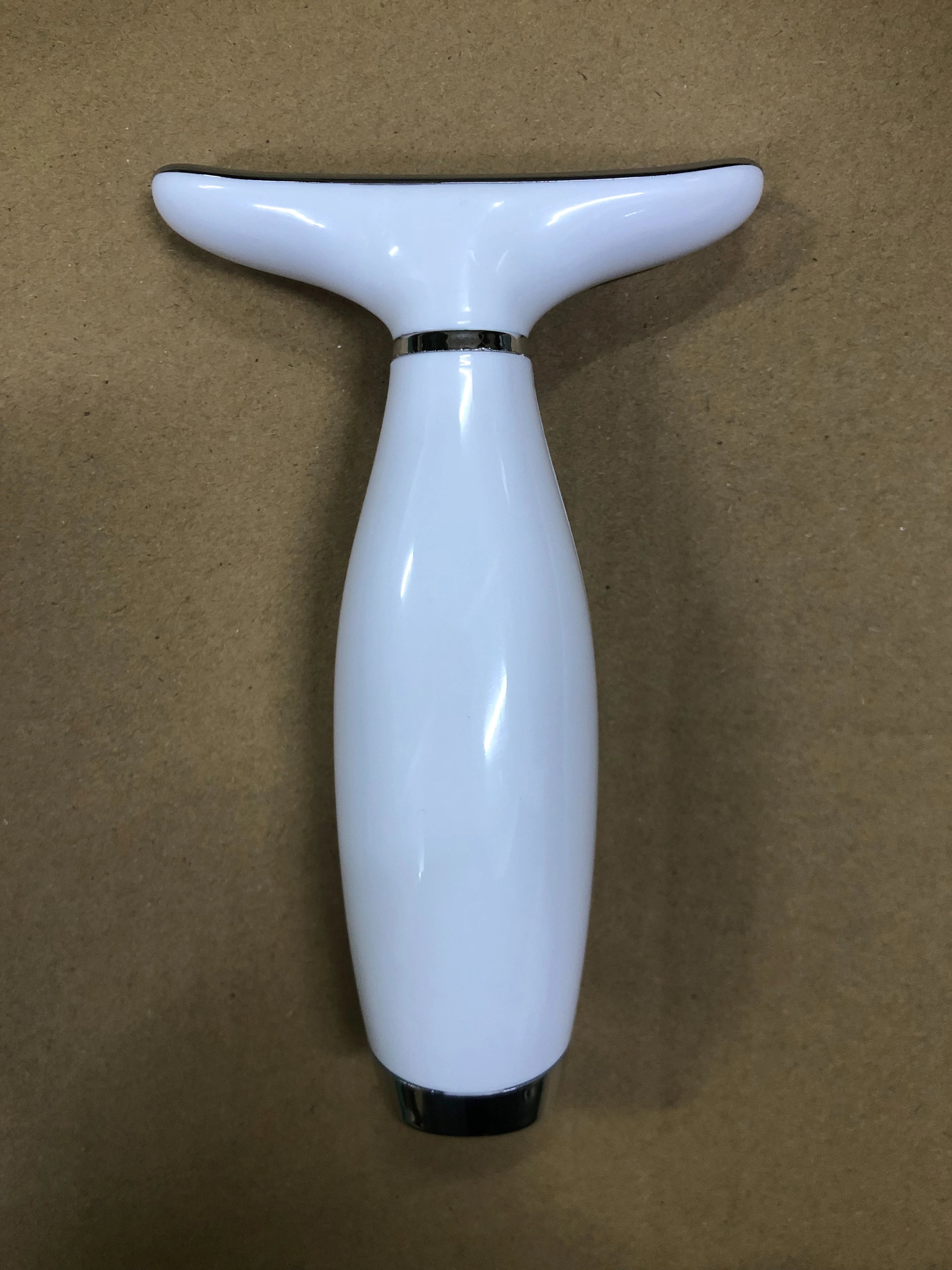 Przenośny masażer do twarzy i szyi z terapią światłem LED