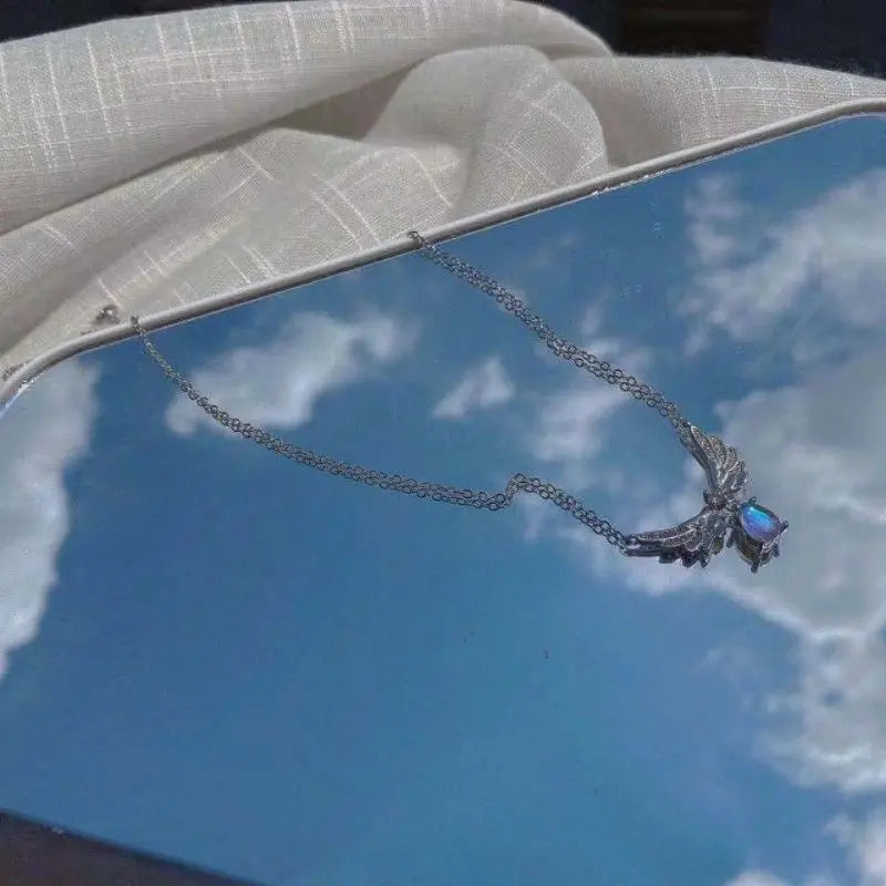 Light Luxury Angel Wings Pendant Necklace Ladies Fashion Exquisite Moonstone Collarbone Necklace Delicate Wedding Jewelry 