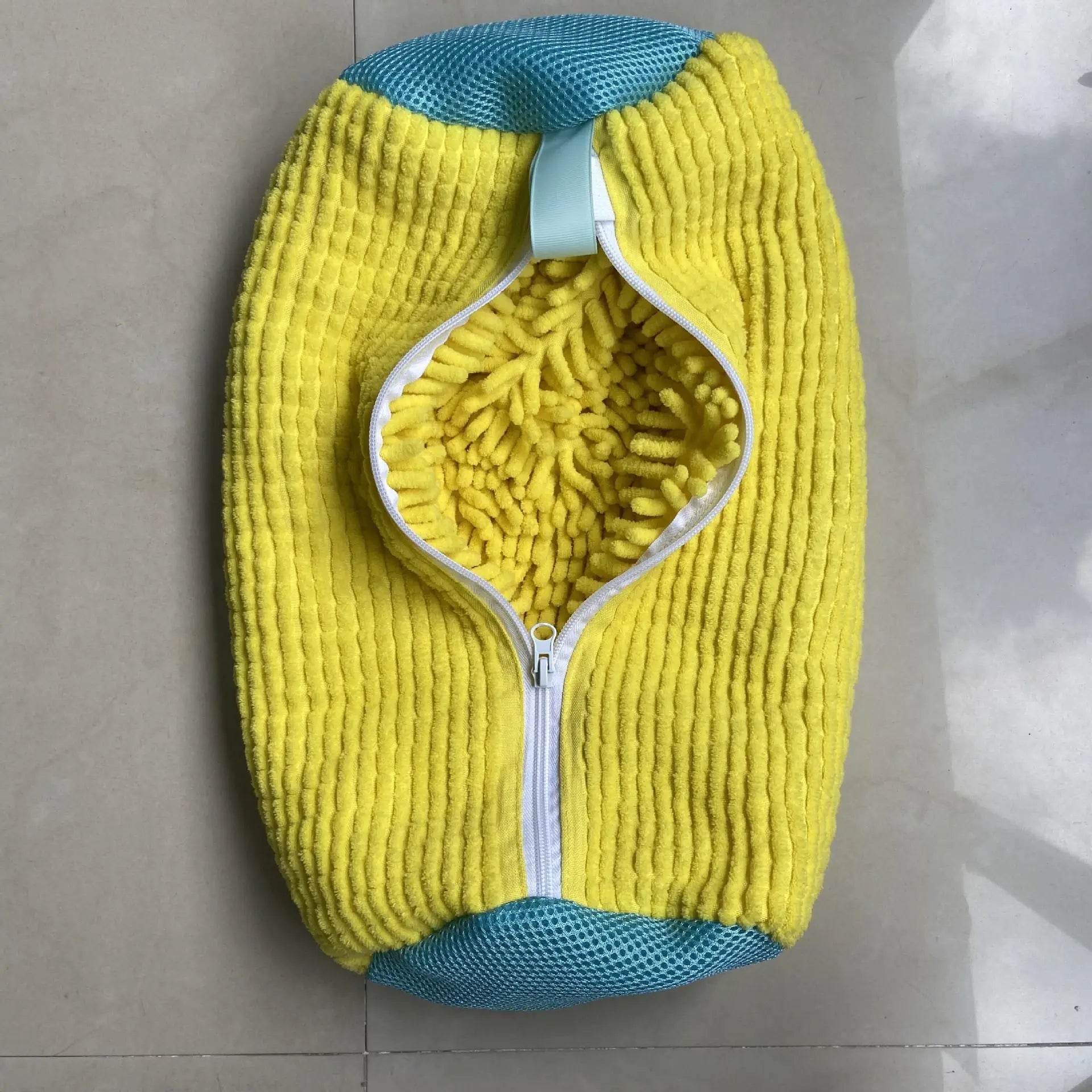 Fluffy Fiber 360° Surround Cleaning Shoe Washing Bag - Reusable Durable Machine-Washable Laundry Bag with Zipper Closure(1pc) 