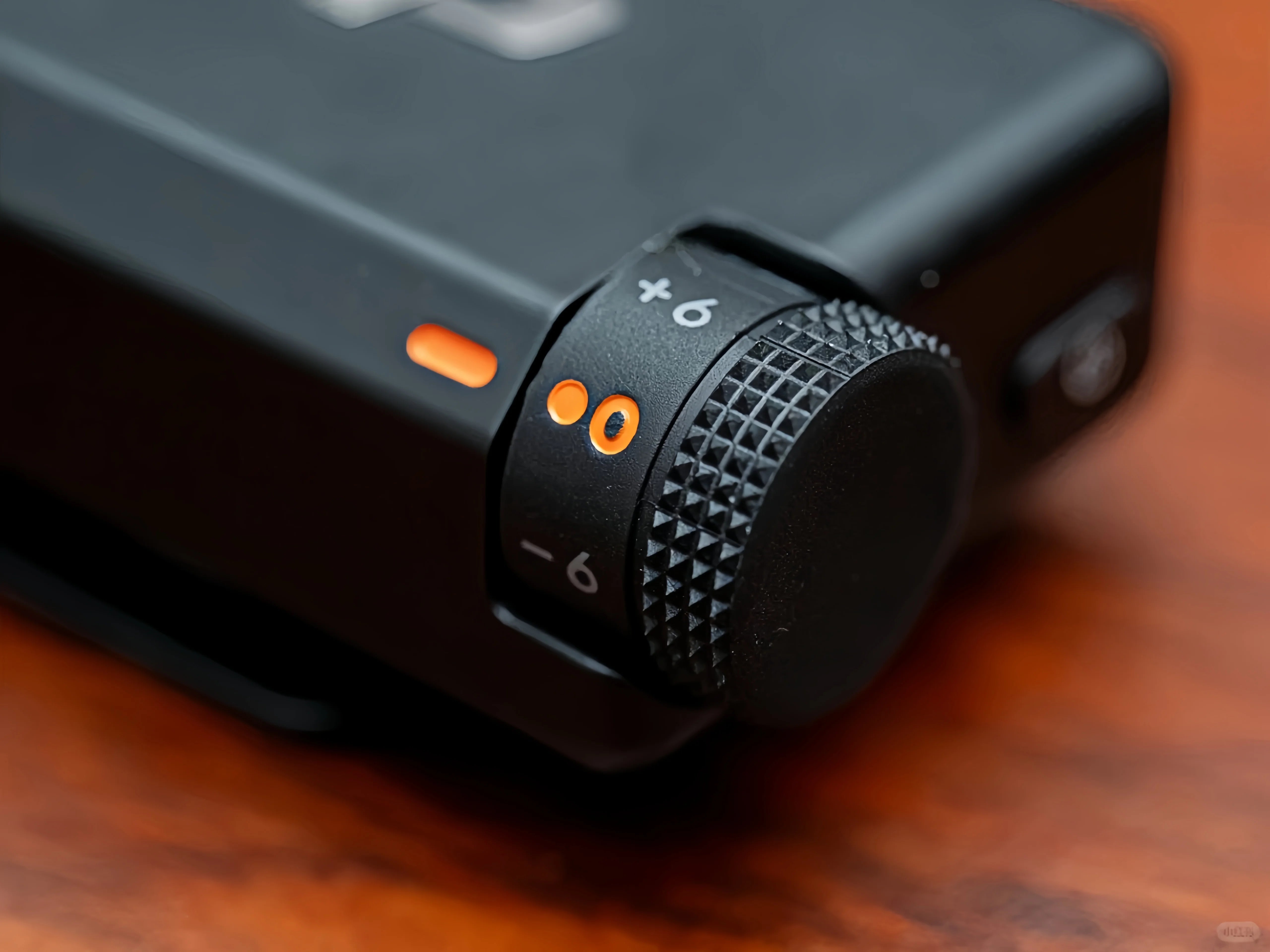 DJI Mic Mini bezdrátový mikrofonní systém s nabíjecím pouzdrem