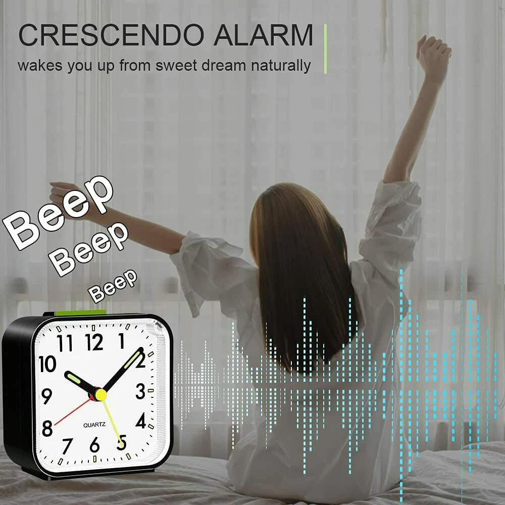 Compact Analogue Alarm Clock with Light and Snooze