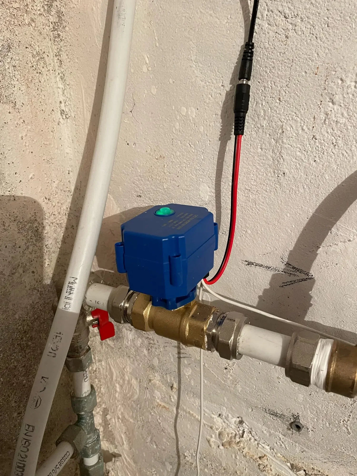 Water Leak Detector with Automatic Shut Off Valve