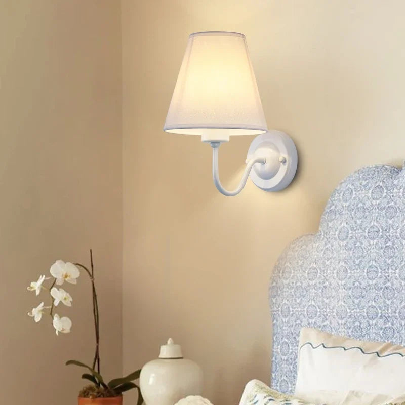 E27-vägglampa med tygskärm, flera utföranden