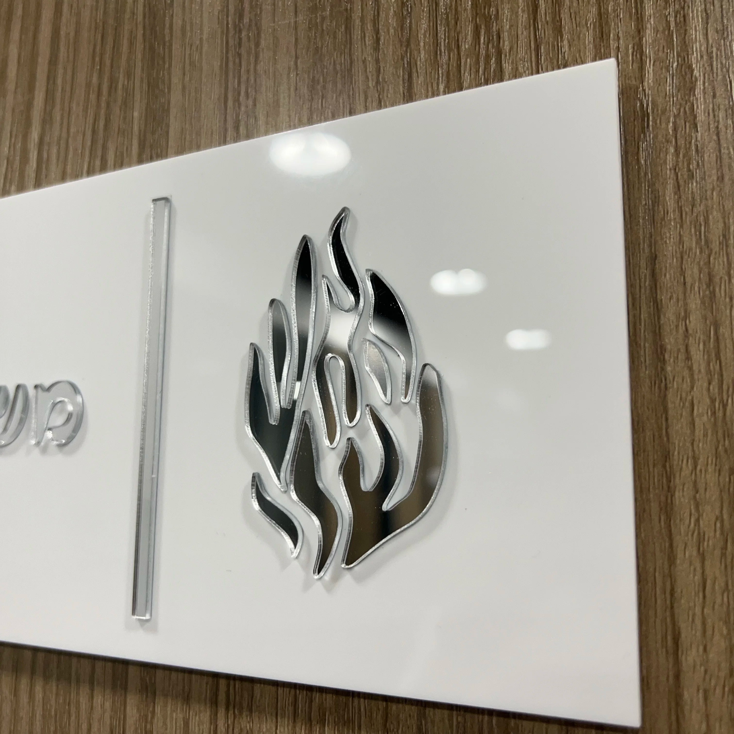 Custom Hebrew Door Sign – Personalized Acrylic Entrance Decor