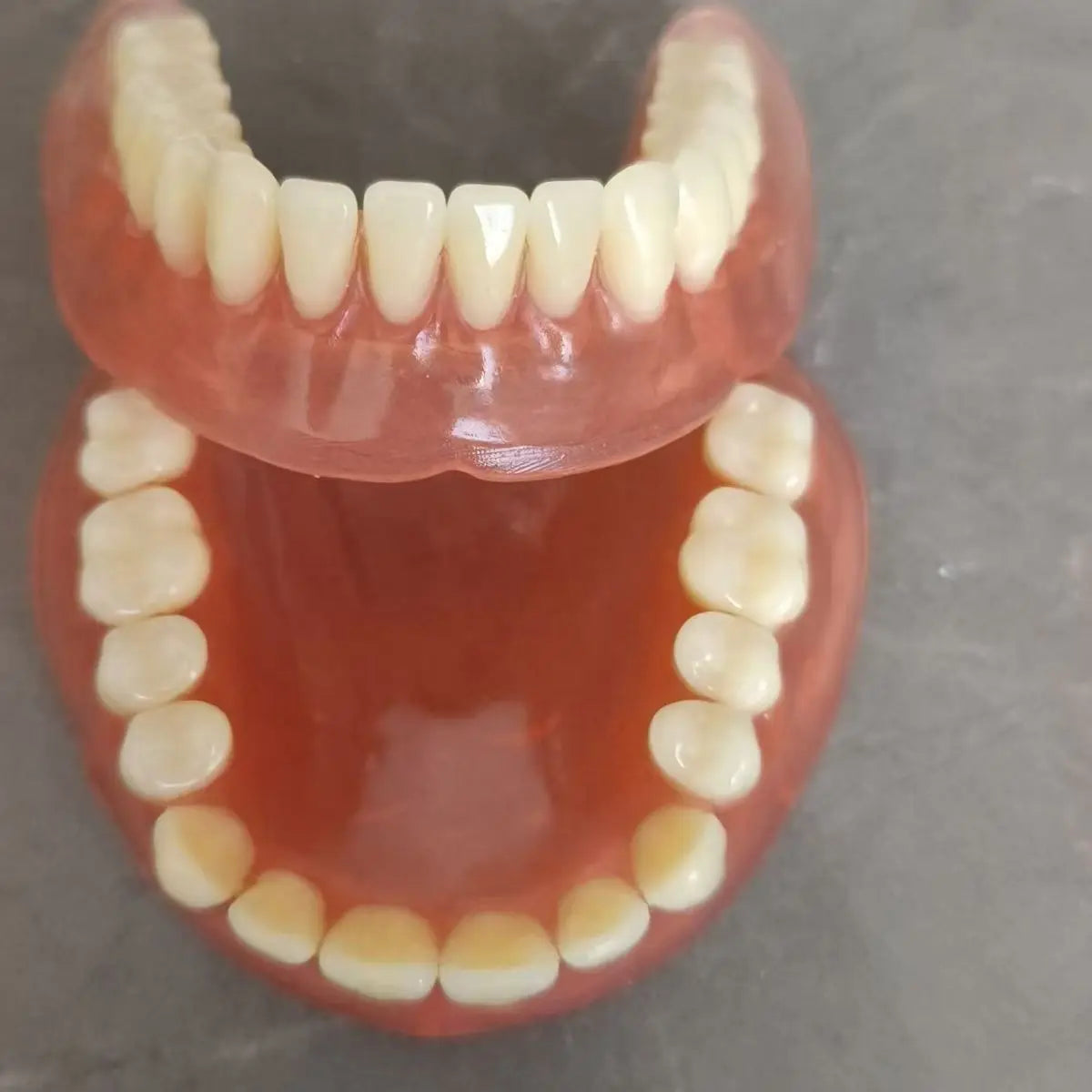 غطاء تجميلي مؤقت للأسنان من السيليكون