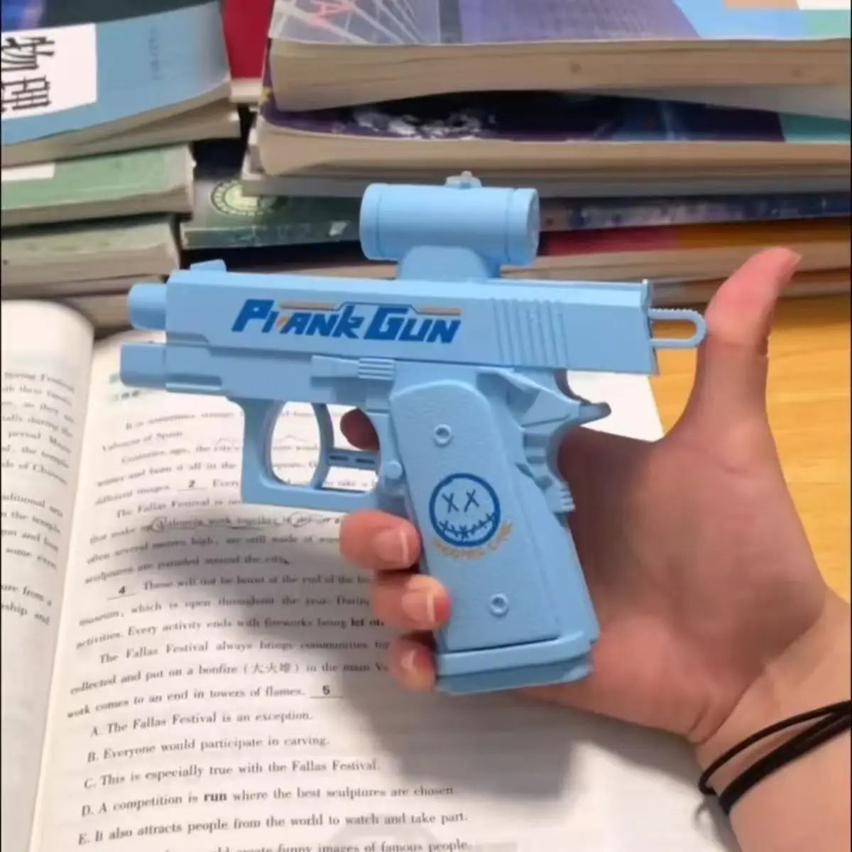 Pistol cu apă reversibil cu două fețe pentru farse și bătălii cu apă de vară