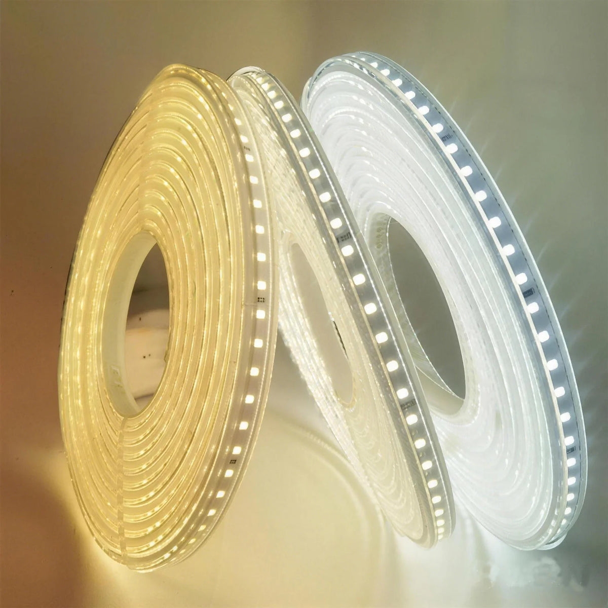Bel svetlobni trak LED 220–240 V z vtičem EU