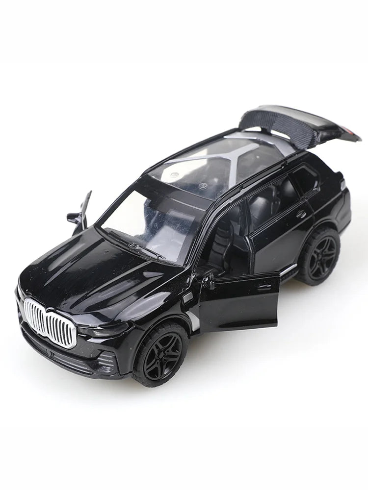 Kovový model superšportového auta na vystavenie