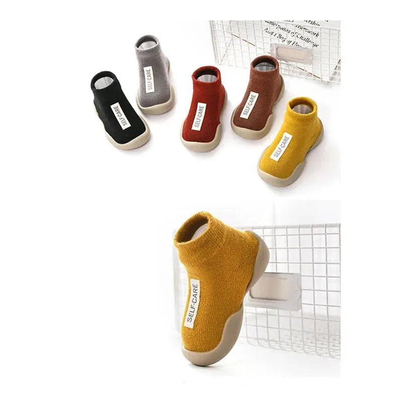 Mäkké detské topánočky s textilnou podrážkou pre prvé krôčiky pletené papučky
