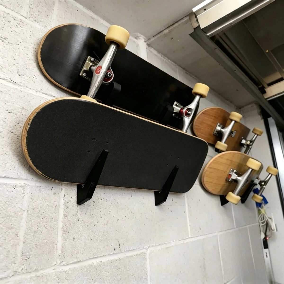 Wall-mounted Skateboard Storage Rack Features a Simple and Portable Design, Suitable for Indoor Storage(Included Screws)