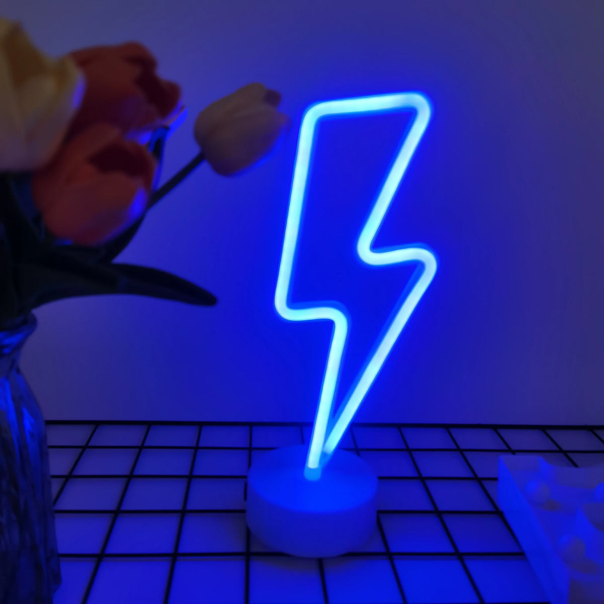 Luz decorativa LED em forma de raio, alimentada por USB ou pilhas AA