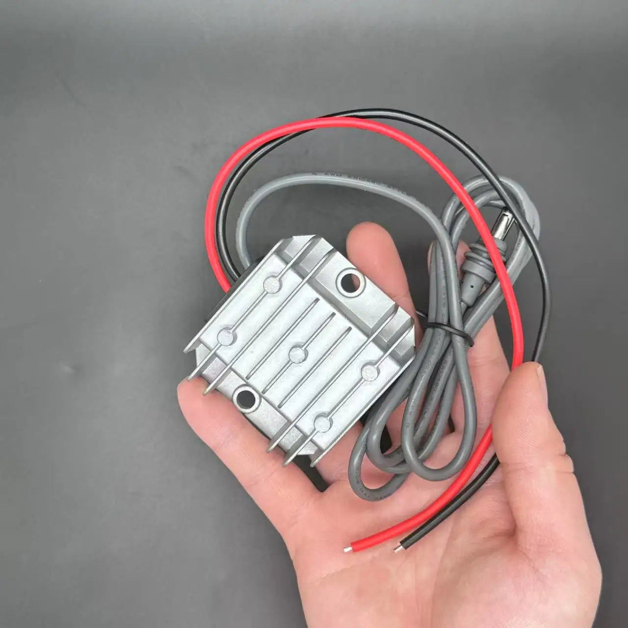 Adaptador Automóvel Starlink Mini 12V com Conversor para 30V 3,5A Saída DC, adequado para Veículos/RV como Fonte de Alimentação Starlink.