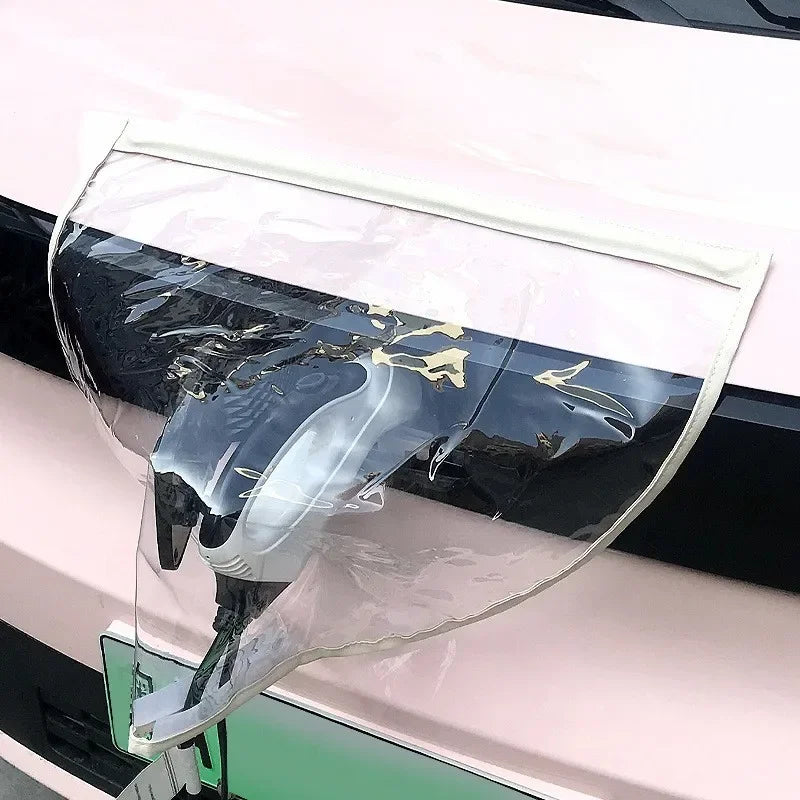 Osłona gniazda ładowania samochodu elektrycznego z magnetyczną krawędzią