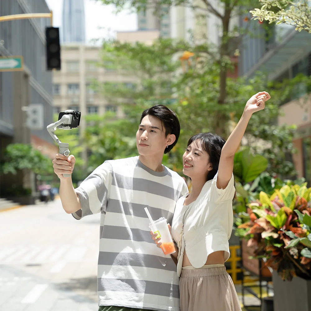 FeiyuTech VB4 3-tengelyes gimbal stabilizátor iPhone & Android számára, beépített selfie pálca, összecsukható kialakítás a vloggoláshoz, arcfelismerés