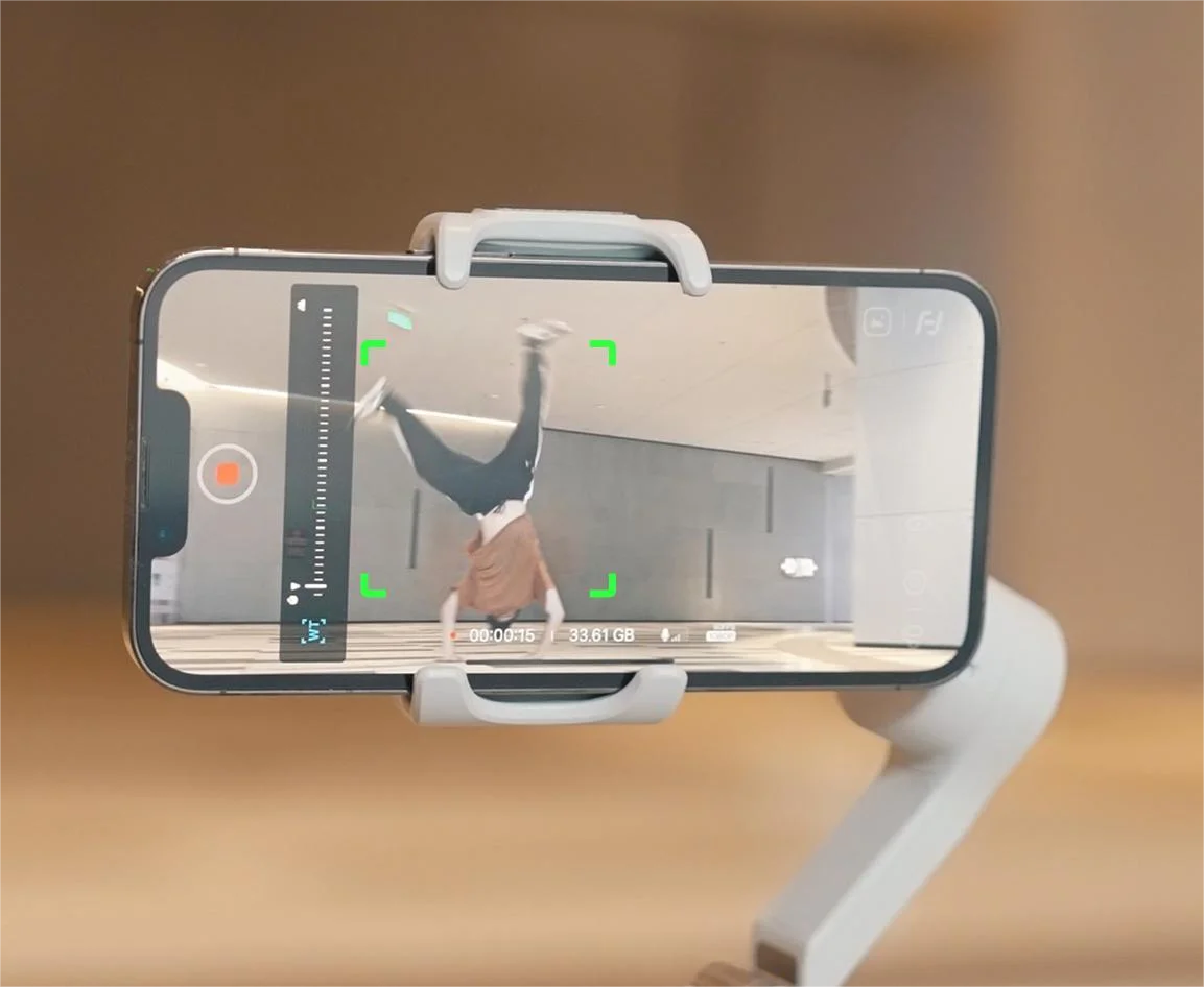 FeiyuTech VB4 3-tengelyes gimbal stabilizátor iPhone & Android számára, beépített selfie pálca, összecsukható kialakítás a vloggoláshoz, arcfelismerés